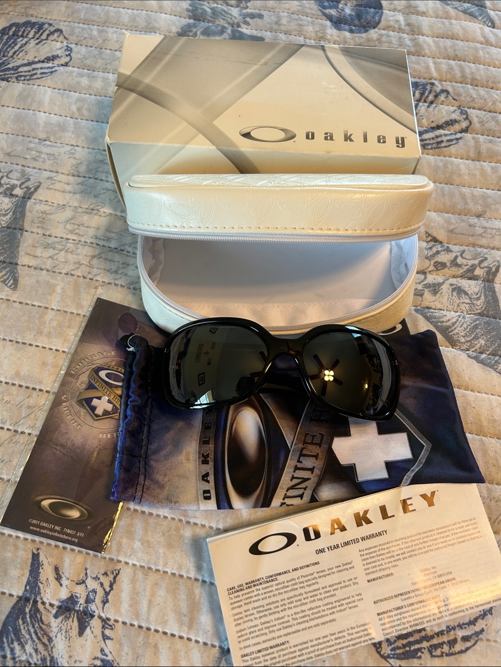 RARE Oakley Infinite Hero Shades Ladies Pulse
